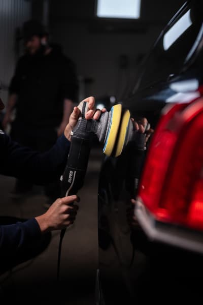 Polering av Volvo vid bildetailing hos Moi Auto i Umeå